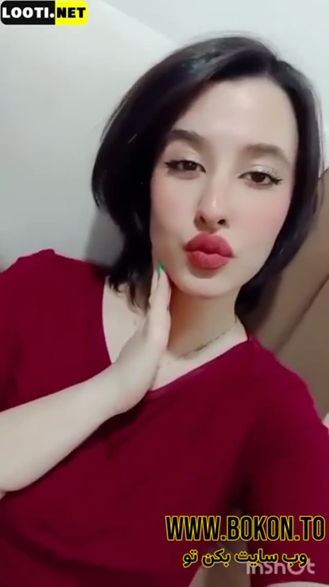دخی جذاب سلفی میگیره لخت میشه.mp4