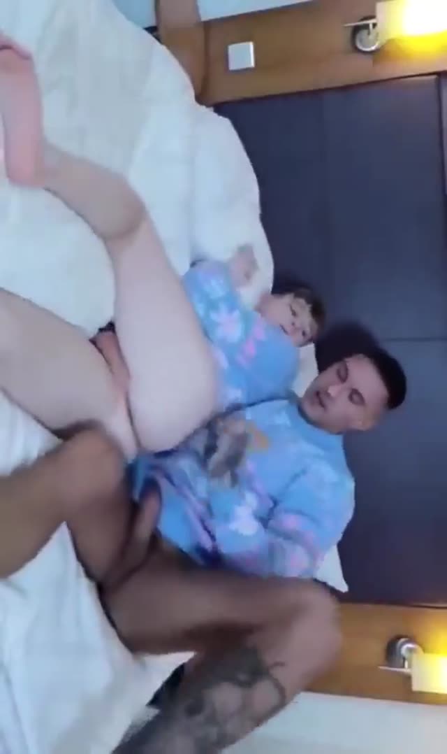 ❤️❤️❤️تو که سفیده پوستت🧒🏼کون نمیدی به دوستت❓️(🏳️‍🌈گی🏳️‍🌈)