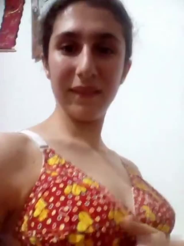 دلبری و بدن نمایی دختر ایرانی برای آقایی