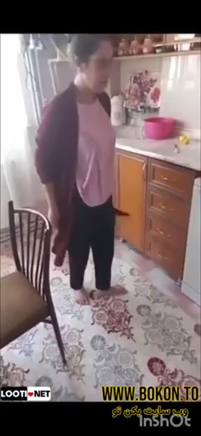 فیلم گرفتن از کون و ممه لخت و مالیدن کیرش از رو شلوار با مامانش.mp4