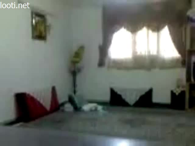 پسره دوست دخترش رو آورده خونه اول بغل بغل میکنن و عشق بازی بعد به صورت داگی و دمر سکس میکنن