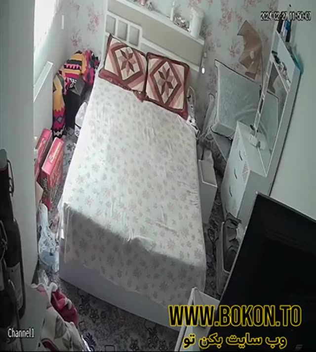 فیلم دوربین مدار بسته خونه تیمی یه میلف خوشگل آورده باهاش عشق بازی میکنه بدون سکس.mp4
