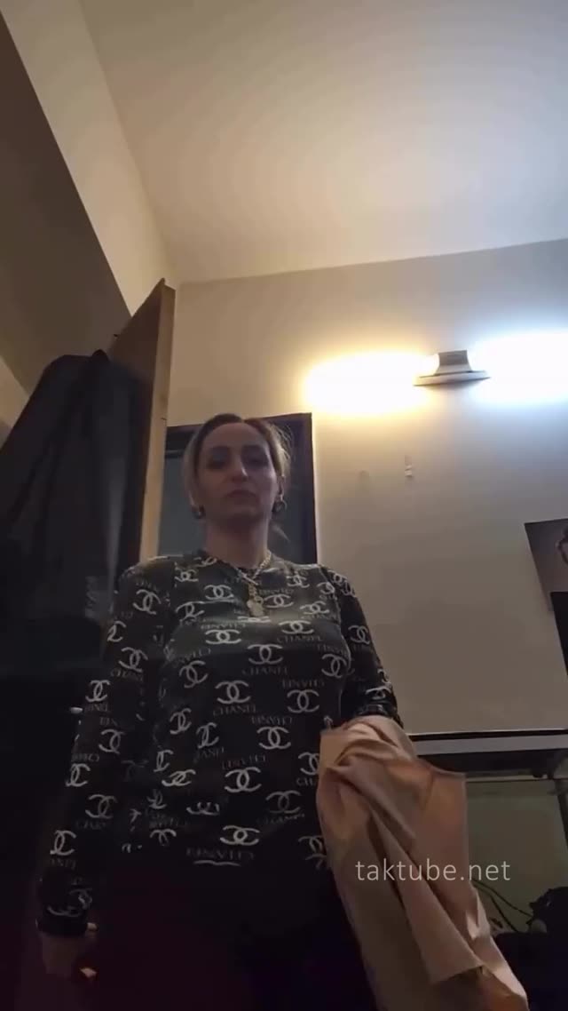 مخفی از لباس عوض کردن خانم ایرانی