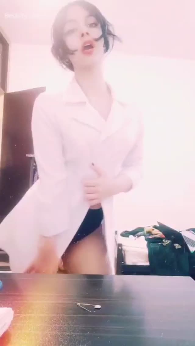 لخت شدن و دلبری دختر خوشگل ایرانی