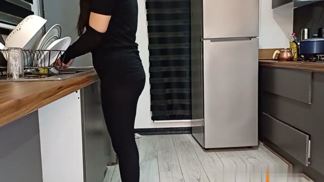 سکس با زن خوش اندام تو آشپزخونه