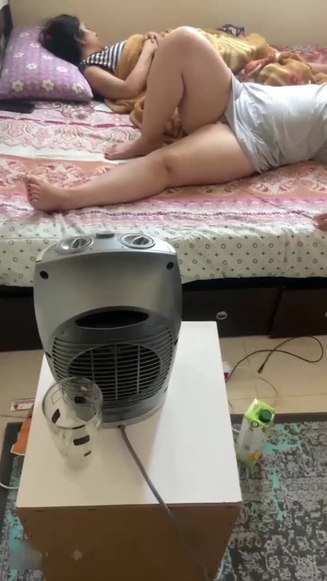 مخفی از پاهای سکسی میلف وطنی
