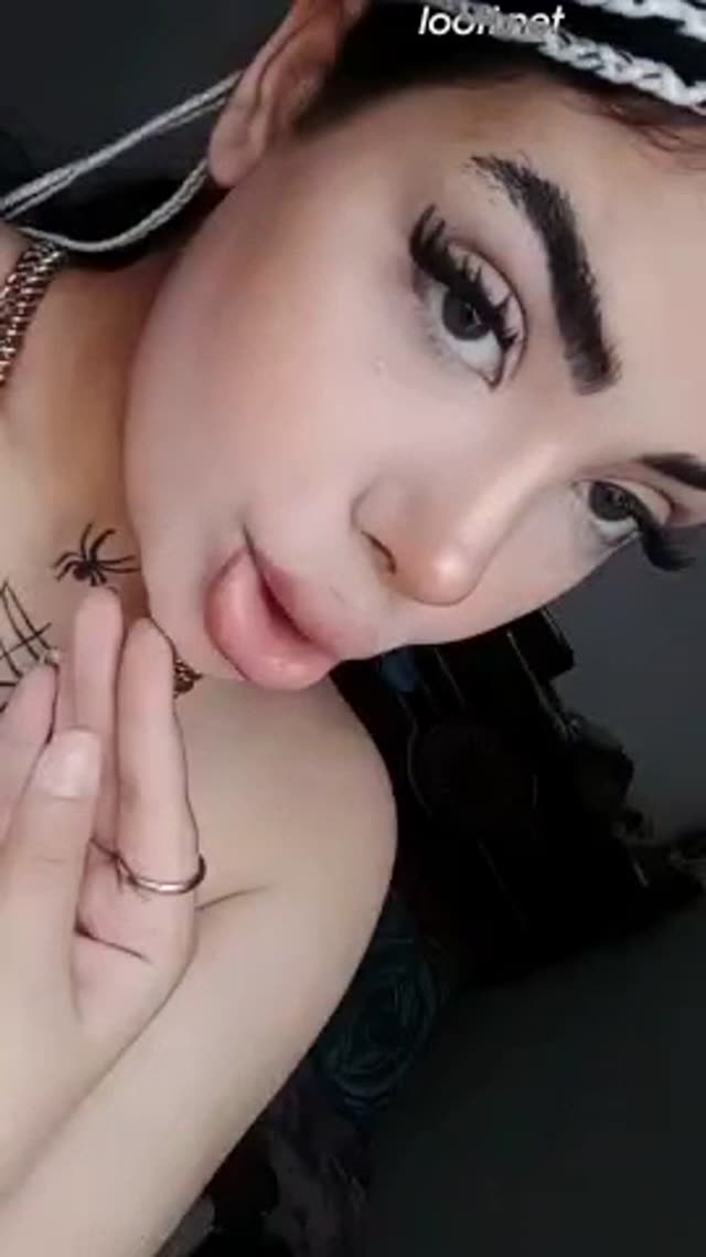 بدن نمایی دختر شهوتی ایرانی با کصش ور میره همراه با چهره
