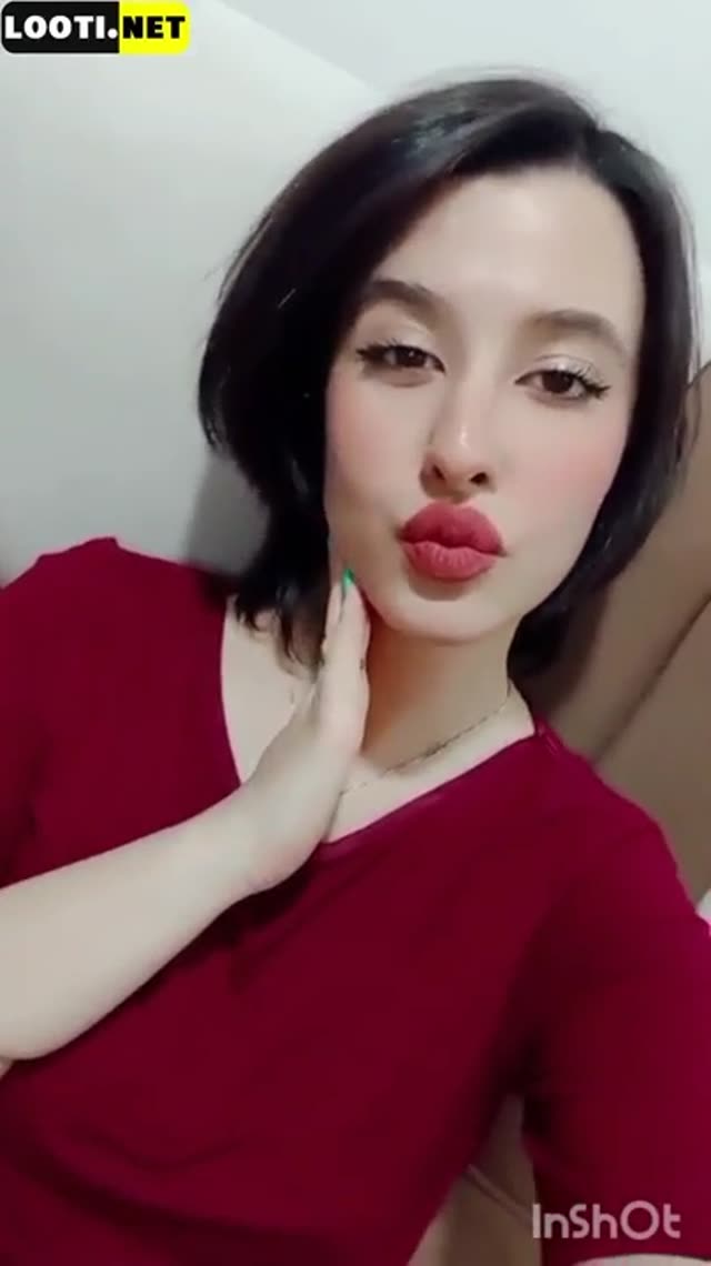 دخی جذاب سلفی میگیره لخت میشه