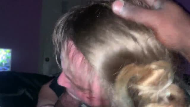 White tramp giving sloppy passionate head to BBC