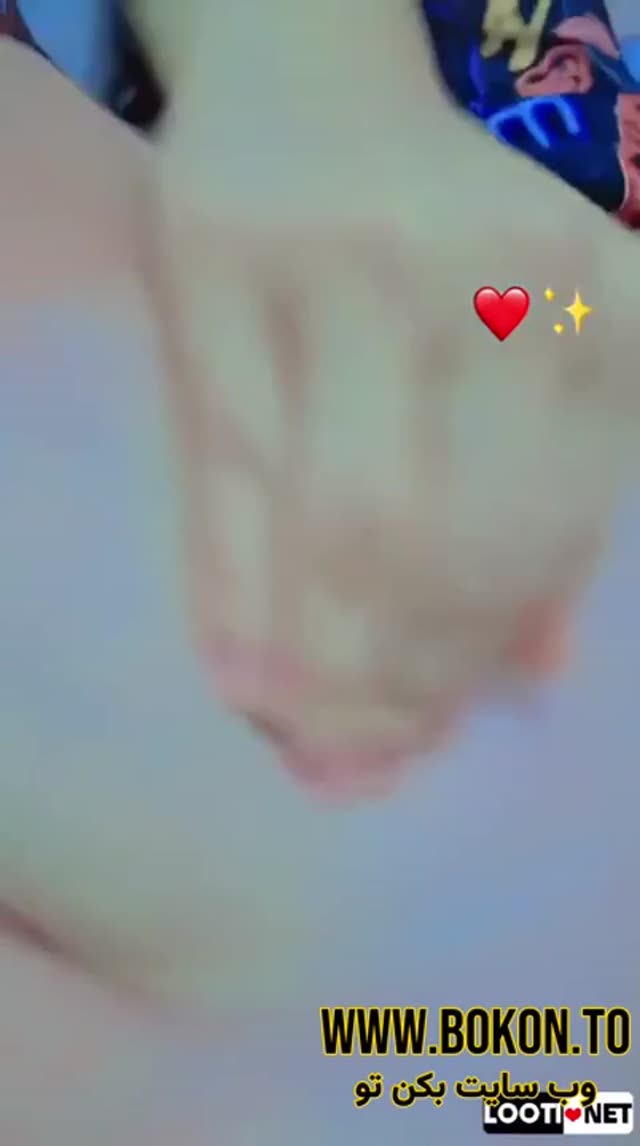 دختر سکسی بدنمایی میکنه و سینه ها و کوص صورتیشو نشون میده.mp4