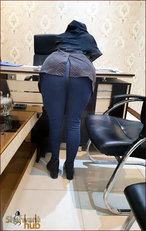 منشی کون قلمبه گلیست از گلهای اداری