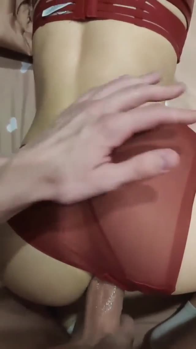 Huge cock makes her tap out