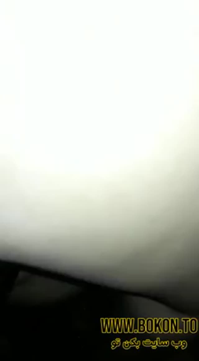 زن متاهل با دوست شوهرش نشسته رو کیرش و بالا و پایین میکنه.mp4