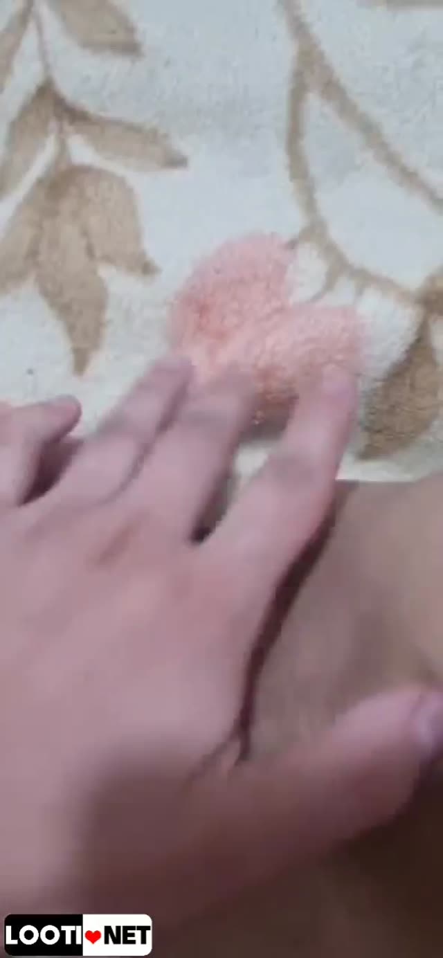 مرده روی صورت زن نشسته تا سوراخ کونش بخوره و کص و کون زنه انگشت میکنه