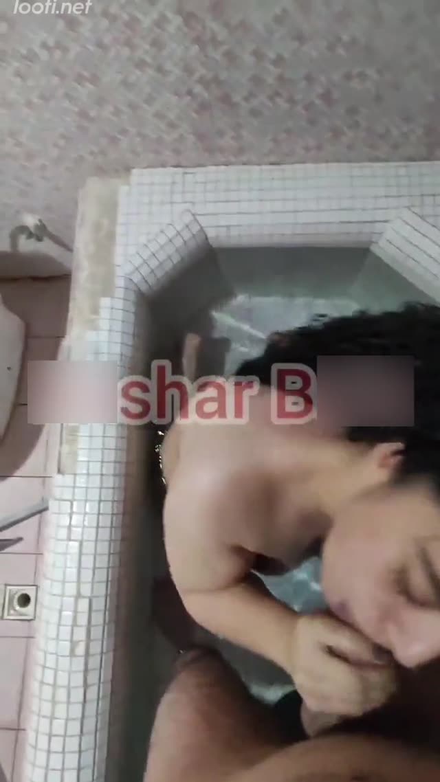 فیلم سکس ایرانی دختره تو جکوزی براش ساک میزنه و داگی میده