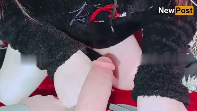 دختره اول ساک میزنه و بعد به صورت داگی از کون و کص سکس میکنن