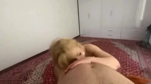 ساک زدن میلف مو بلوند