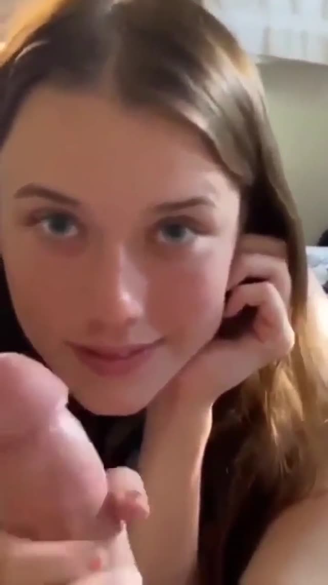 Gorgeous stunning college girl cum in mouth