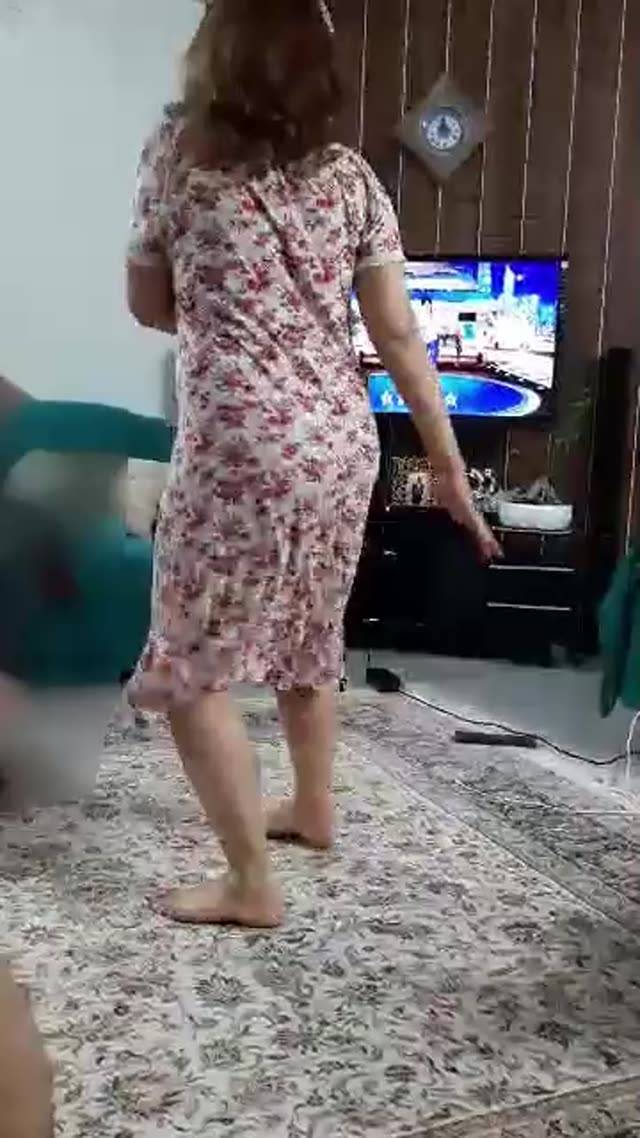 کلیپ رقصیدن مامان پایه