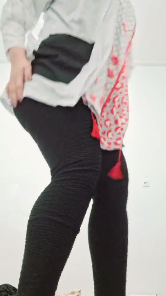 اندام نمایی دختر باحجاب قسمت اول