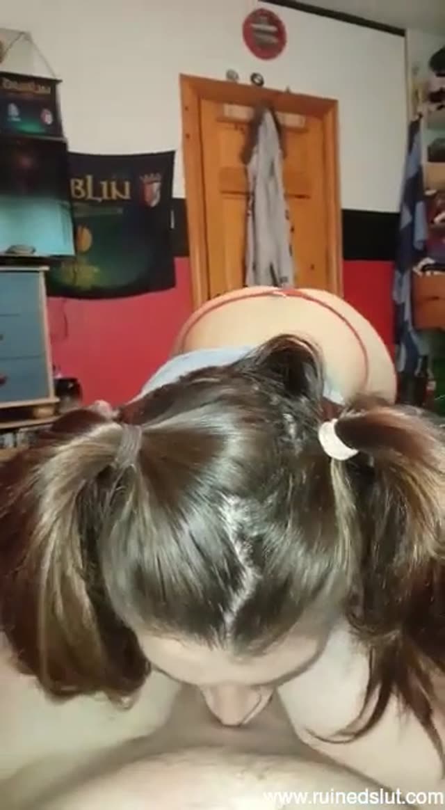 Amateur teen pigtail slut knows how to sloppy deepthroat