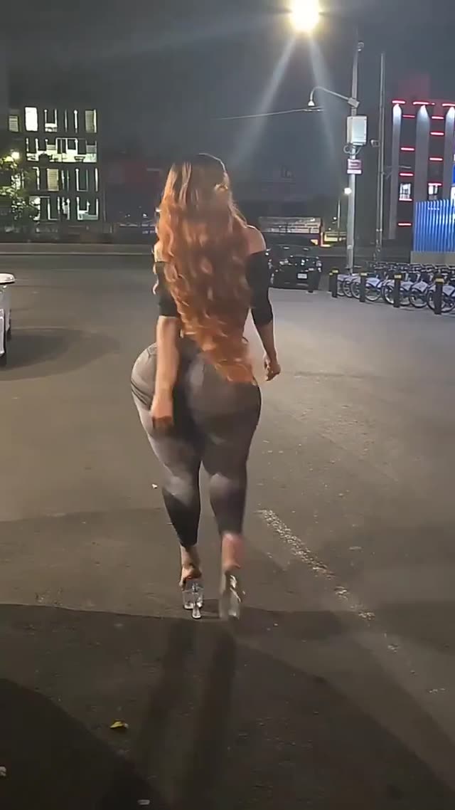 دوجنسه با کون فوق حجیم
