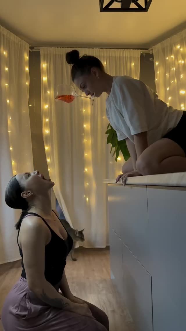 لزبین ها ببینن😈💦💦💜