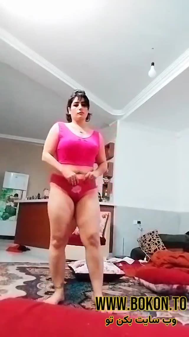 لایو میلف سکسی بدن نمایی میکنه باشورت.mp4