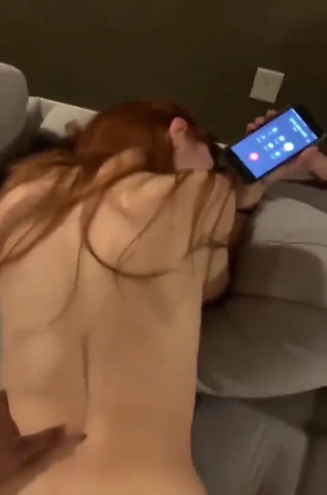 ژنه وقتی داره به سیاه پوست کیر کلفت میده زنگ نمیزنه به شوهرش تا حشری تر بشه🤤🤤😋
