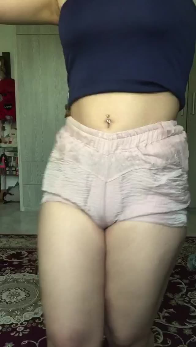 نمایش کون و رقص سکسی دختر داغ