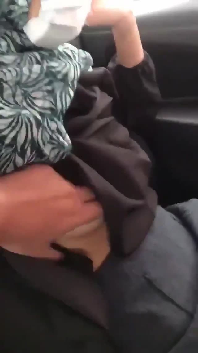 مالیدن ممه دختر محجبه تو ماشین