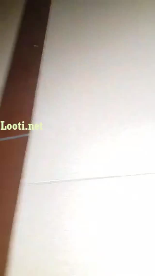 دختره مانتوشو تو حیاط میده بالا پسره بهش میگه خوب قمبل کن از کوس می کنه