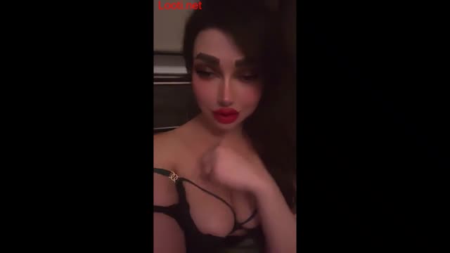 لایو تینا نوک ممه هاشو نشون میده