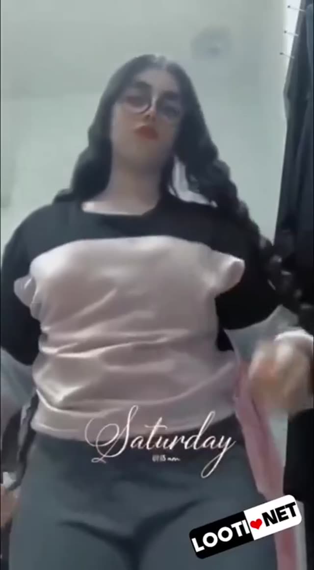 تنیجر وطنی سینه هاشو ب نمایش میزاره بعدش محکم میزنه.mp4