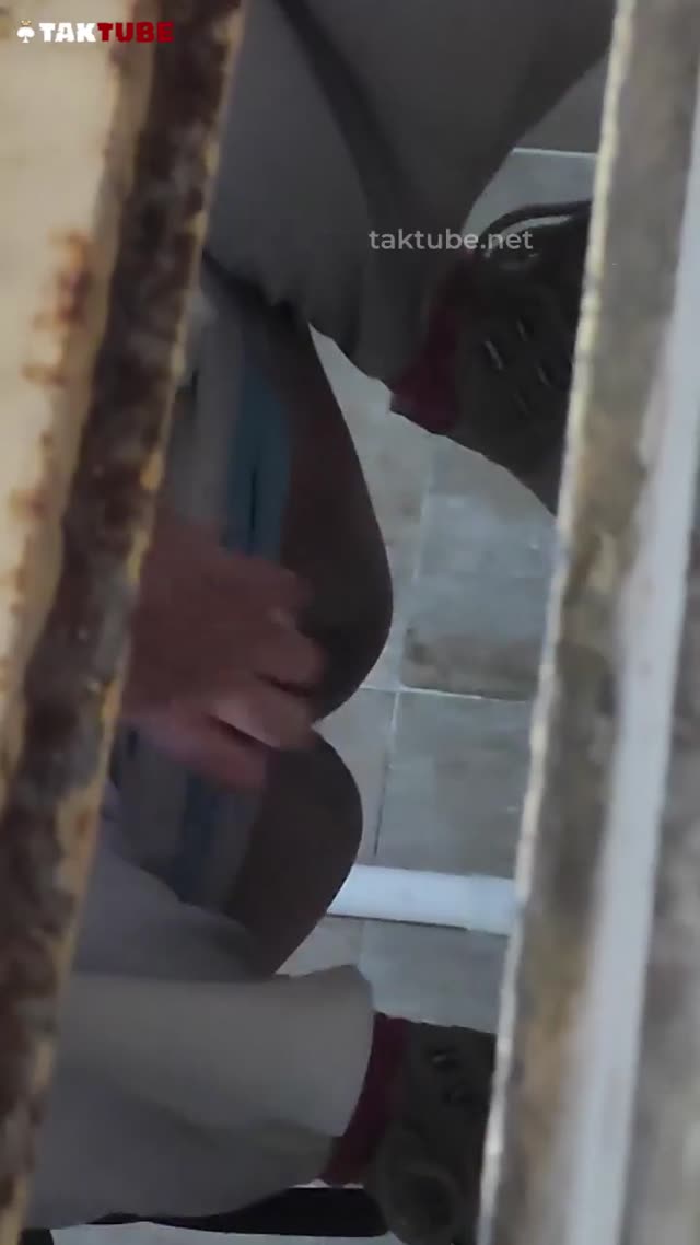 کلیپ مخفی دستشویی زنونه از زیر درب
