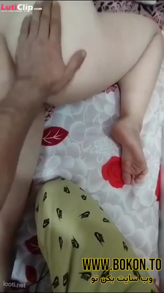میلف کون گنده دمر خوابیده با کونش ور میره بعد داگی میکنتش.mp4