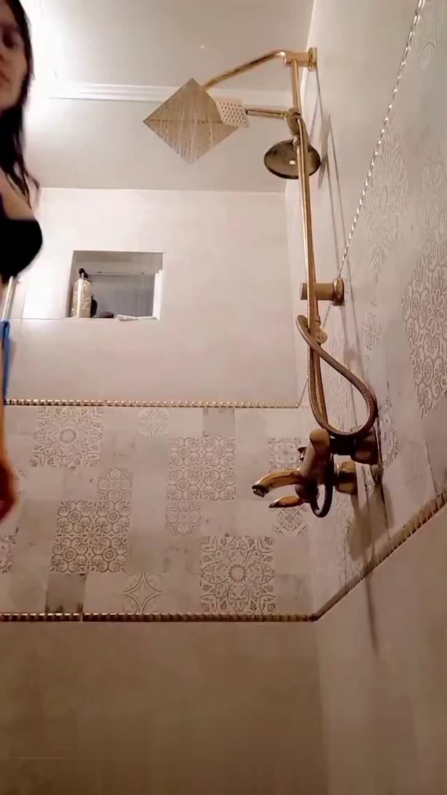 بدن نمایی تینیجر وطنی زیر دوش