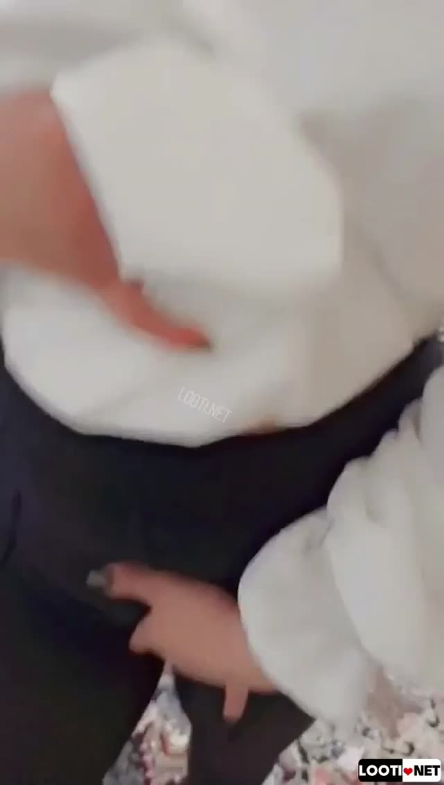 فیلم سکس با دوس دختر کون گندس براش اول بدن نمایی میکنه ساپورت پوشیده بعد ساک میزنه