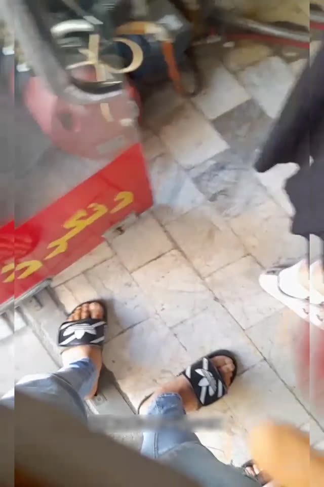 مخفی از زیر دامن