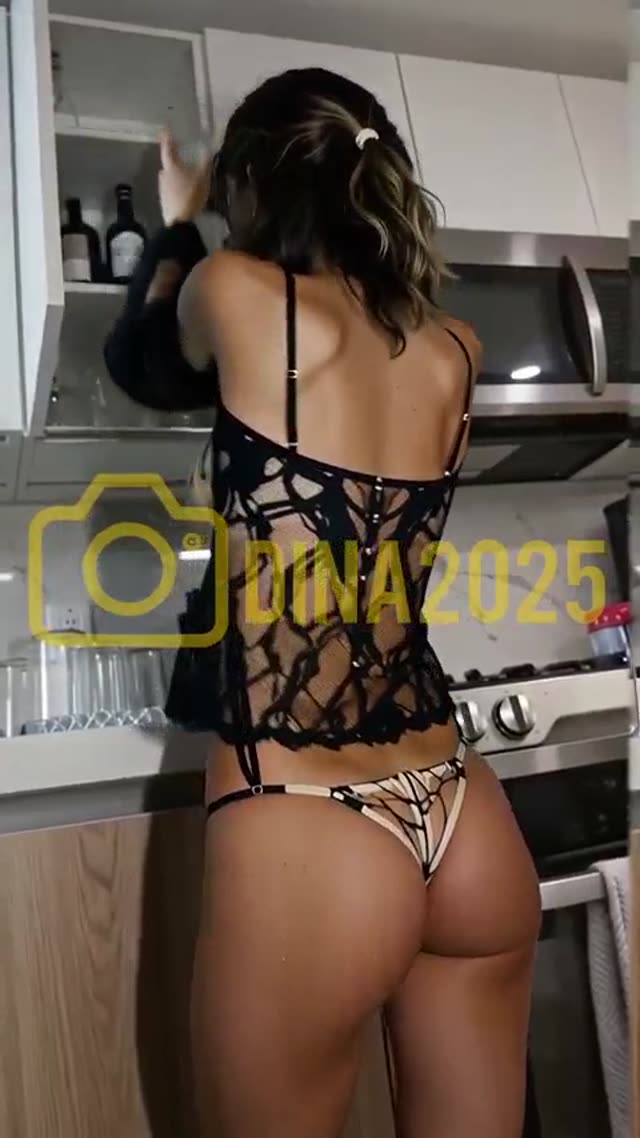 ♠️ QOS 🫦همیشه سکسی میپوشم🔥💄مخصوصاً وقتی دوستای شوهرم میان واسه چشم چرونی خونمون 👁️👅💦