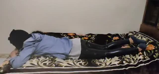 فانتزی باندج و بستن دست و پا رو تخت