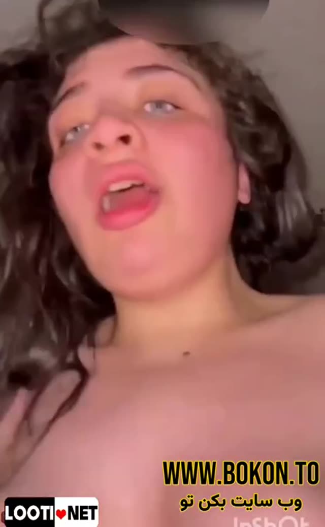 دختره چشم قشنگ نشسته روکیر حال میکنه اخرش روکیرش ارضا میشه میلرزه.mp4