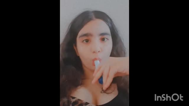 تینیج ناز برا ماژیک ساک میزنه و ممه هاشو نشون میده