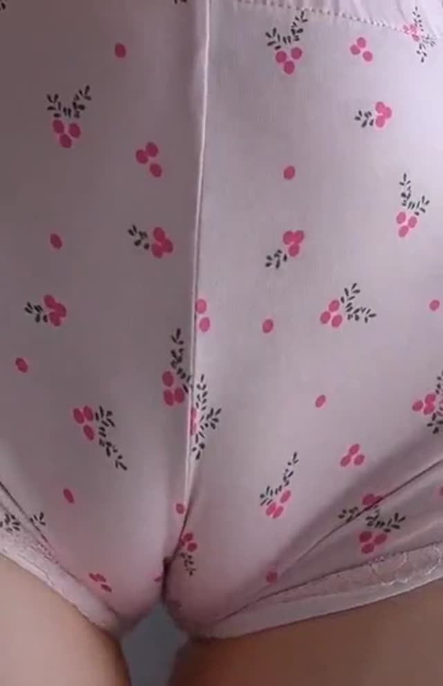 کص های بیرون زده از روی شلوار(camel toe)🔥🤤...♣(فیلم و عکس)