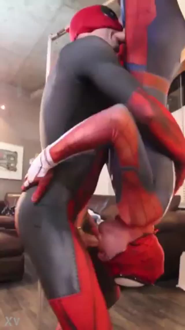 روم به دیوار مرد عنکبوتی کو‌*نی شده🫣🔞