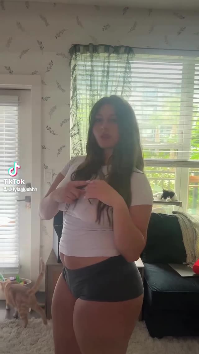 دختری ک یه همچین شکمی نداشته باشه ب احتمال زیاد کنسله... بلههه 😎