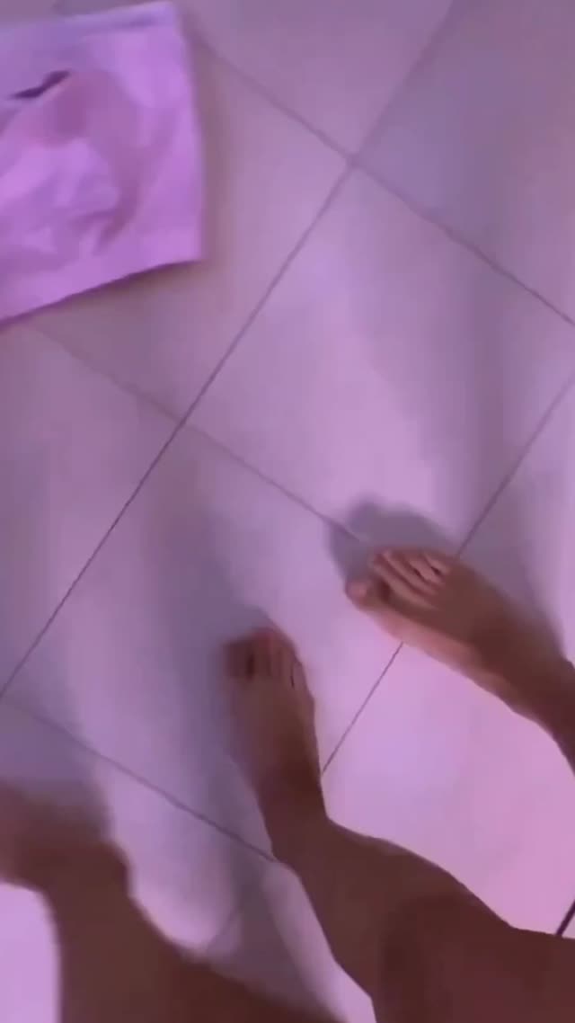 حمومم میچسبه💦😋