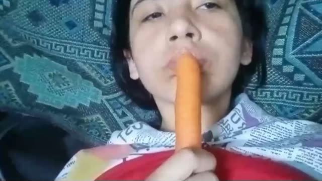 ساک زدن هویج از دختر تینیجر ترک