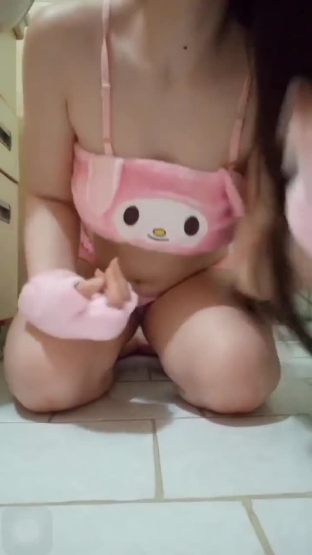 نمایش سکسی کون از دختر خوش اندام