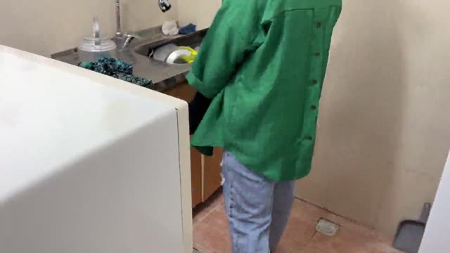 سکس سرپایی تو آشپزخونه